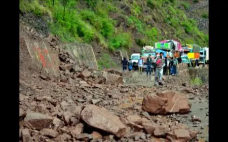 ਚੰਡੀਗੜ੍ਹ-ਮਨਾਲੀ ਹਾਈਵੇਅ ’ਤੇ ਜ਼ਮੀਨ ਖਿਸਕੀ