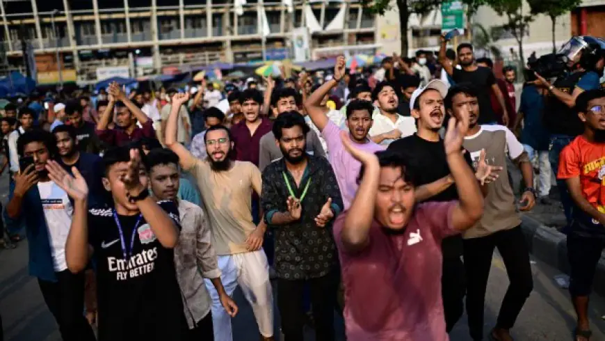 ਬੰਗਲਾਦੇਸ਼ ਵਿੱਚ ਵਿਦਿਆਰਥੀਆਂ ਨੇ ਹਵਾਈ ਸੈਨਾ ਦੇ ਜਹਾਜ਼ ਦੇ ਸਕੂਲ ਵਿੱਚ ਟਕਰਾਉਣ ਤੋਂ ਬਾਅਦ ਕੀਤਾ ਵਿਰੋਧ ਪ੍ਰਦਰਸ਼ਨ  