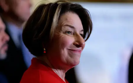 ਅਮਰੀਕੀ ਸੈਨੇਟਰ ਐਮੀ ਕਲੋਬੁਚਾਰ ਨੇ ਮਿਨੀਸੋਟਾ ਦੇ ਗਵਰਨਰ ਲਈ ਚੋਣ ਲੜਨ ਦਾ ਐਲਾਨ ਕੀਤਾ