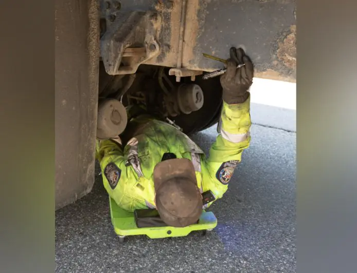 ਅਬੋਟਸਫੋਰਡ ਪੁਲਿਸ ਦੀ ਕਾਰਵਾਈ — ਇੱਕ ਹੀ ਦਿਨ ਵਿੱਚ 12 ਵਪਾਰਕ ਵਾਹਨ ਸੜਕਾਂ ਤੋਂ ਹਟਾਏ