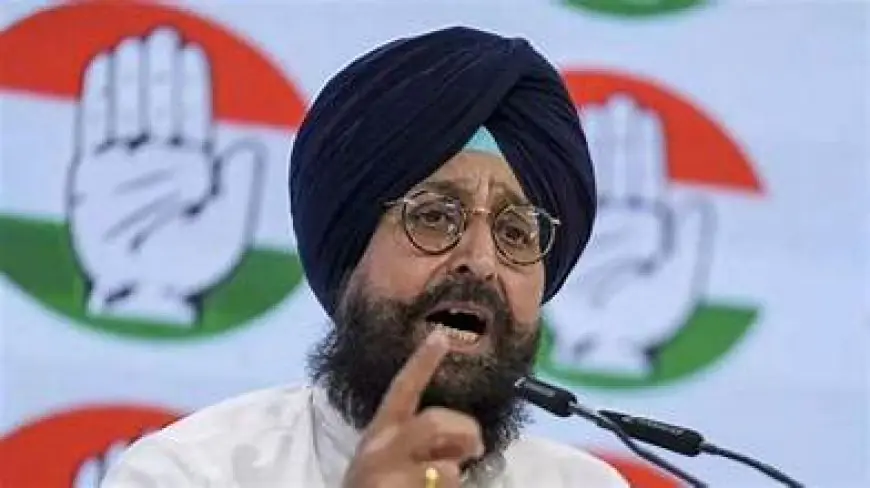 ਜੀਐਮਏਡੀਏ ਦਫ਼ਤਰ ਬਾਹਰ ਕਾਂਗਰਸ ਦਾ ਪ੍ਰਦਰਸ਼ਨ, ਬਾਜਵਾ ਵੱਲੋਂ ਕਿਸਾਨਾਂ ਦੇ ਅਨਸ਼ਨ ਨੂੰ ਸਮਰਥਨ