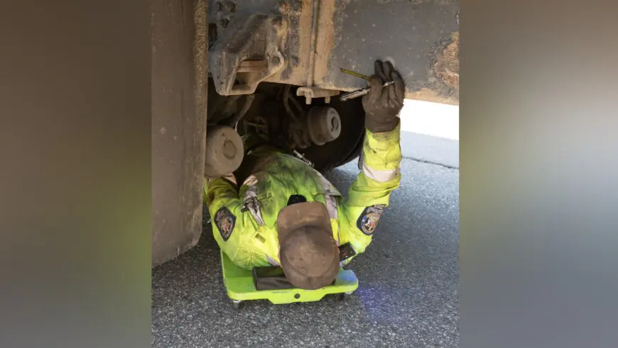 ਅਬੋਟਸਫੋਰਡ ਪੁਲਿਸ ਦੀ ਕਾਰਵਾਈ — ਇੱਕ ਹੀ ਦਿਨ ਵਿੱਚ 12 ਵਪਾਰਕ ਵਾਹਨ ਸੜਕਾਂ ਤੋਂ ਹਟਾਏ