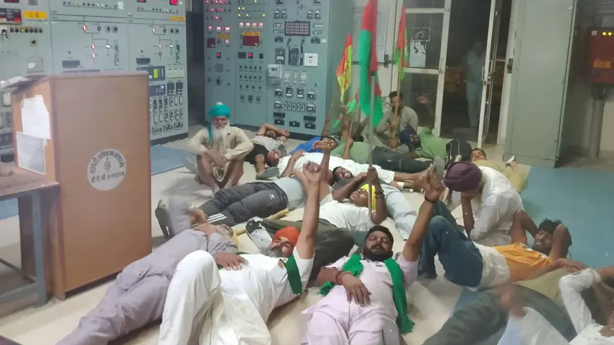 ਪੰਜਾਬ ਵਿੱਚ ਬਿਜਲੀ ਕੱਟਾਂ ਕਾਰਨ ਹਾਲਾਤ ਤਣਾਓਪੂਰਨ, ਸਬ-ਸਟੇਸ਼ਨਾਂ ’ਤੇ ਪ੍ਰਦਰਸ਼ਨ ਤੇ ਕਰਮਚਾਰੀ ਨਿਸ਼ਾਨੇ ’ਤੇ