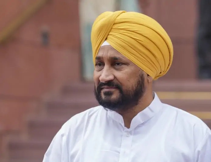 ਕਾਂਗਰਸ ਹਾਈਕਮਾਨ ਅੱਗੇ ਝੁਕੇ ਚਰਨਜੀਤ ਸਿੰਘ ਚੰਨੀ, ਕਿਹਾ – ਪਾਰਟੀ ਦੇ ਹਰ ਫ਼ੈਸਲੇ ਦੀ ਕਰਾਂਗੇ ਪਾਲਣਾ