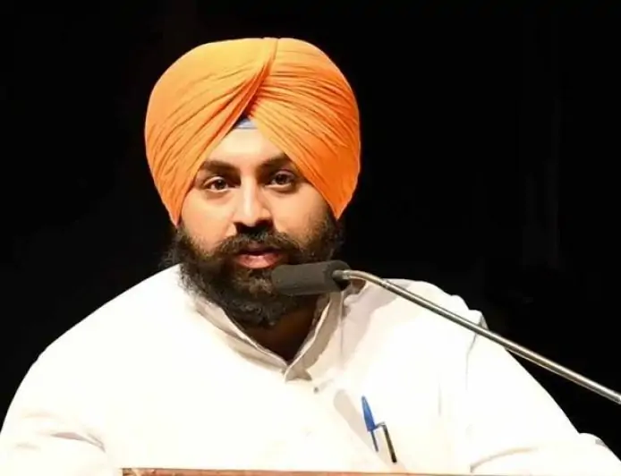 ਧਰਮੇਂਦਰ ਪ੍ਰਧਾਨ ਦੇ ਅਸਤੀਫ਼ੇ ਤੋਂ ਬਾਅਦ ਪੰਜਾਬ 'ਚ ਪੇਪਰ ਲੀਕ ਦਾ ਮੁੱਦਾ ਭਖਿਆ, ਹਰਜੋਤ ਬੈਂਸ ਦੇ ਅਸਤੀਫ਼ੇ ਦੀ ਮੰਗ ਤੇਜ਼