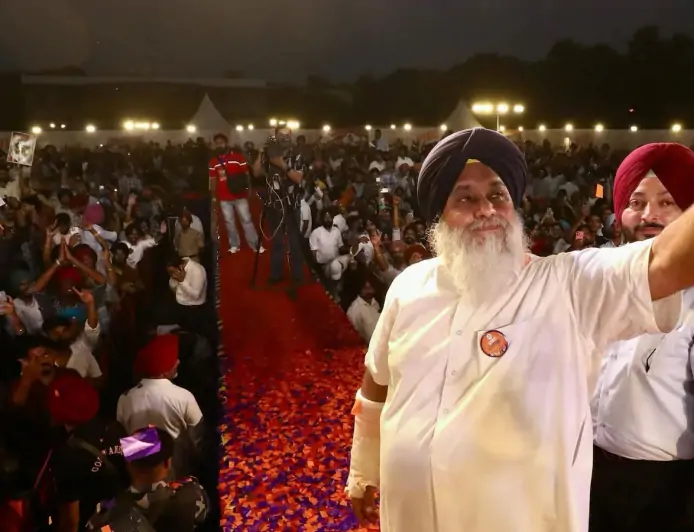 ਪਟਿਆਲਾ ’ਚ ਸੁਖਬੀਰ ਬਾਦਲ ਦਾ ਨੌਜਵਾਨਾਂ ਨਾਲ ‘ਵਾਈਬ ਪੰਜਾਬ ਦੀ’ ਸੰਵਾਦ, ਖੇਤੀ ਤੋਂ ਲੈ ਕੇ ਪੰਜਾਬ ਦੇ ਕਰਜ਼ੇ ਤੱਕ ਹੋਈ ਚਰਚਾ